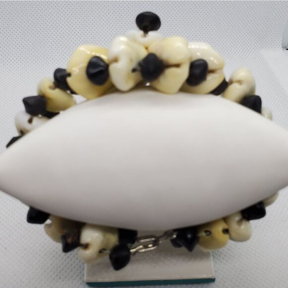 Island Boho Shell Bracelet - Picture 4 of 5